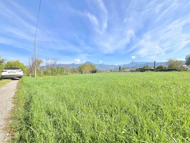 Terreno in vendita a Camaiore, Toscana
