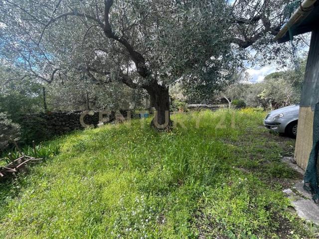Terreno in vendita a Villaggio Sant'Antonio, Camporotondo Etneo
