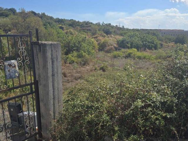 Terreno in vendita a Belpasso, Sicilia
