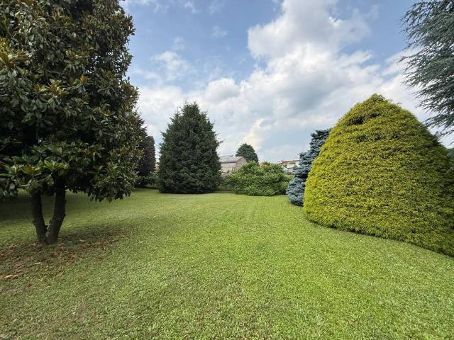 Terreno in vendita a Cantù, Lombardia