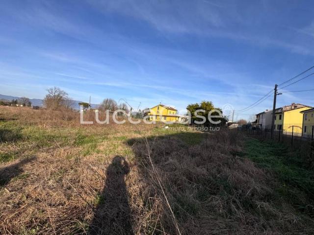 Terreno in vendita a Capannori, Toscana