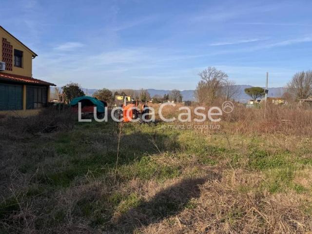 Terreno in vendita a Capannori, Toscana
