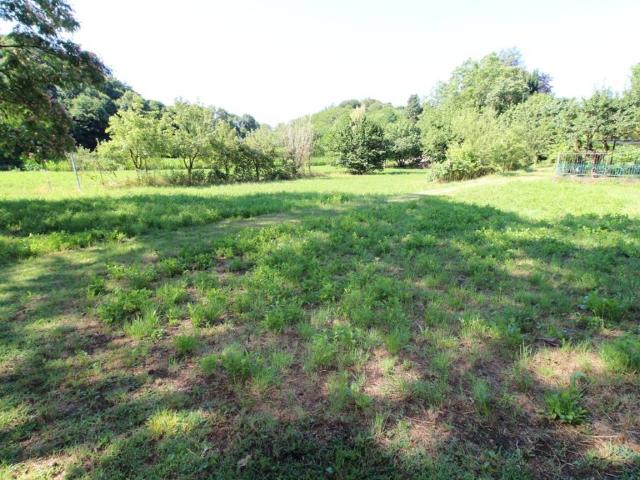 Terreno in vendita a Capiago Intimiano, Lombardia