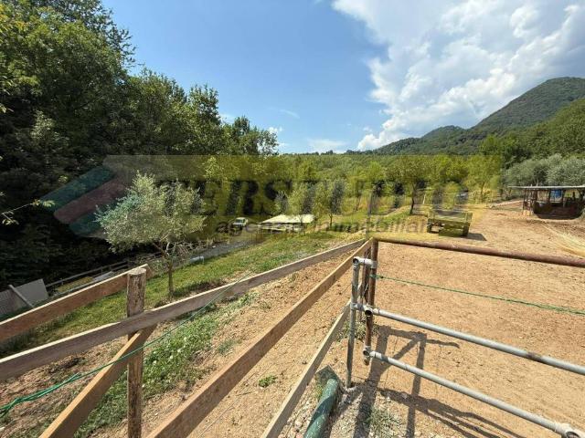 Terreno in vendita a Caprino Bergamasco, Lombardia