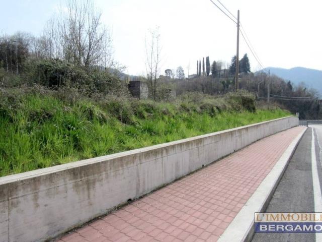 Terreno in vendita a Caprino Bergamasco, Lombardia