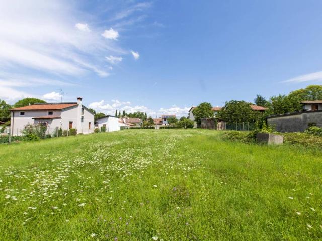 Terreno in vendita a Capriva Del Friuli, Friuli-Venezia Giulia