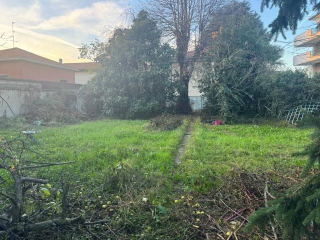 Terreno in vendita a Carate Brianza, Lombardia