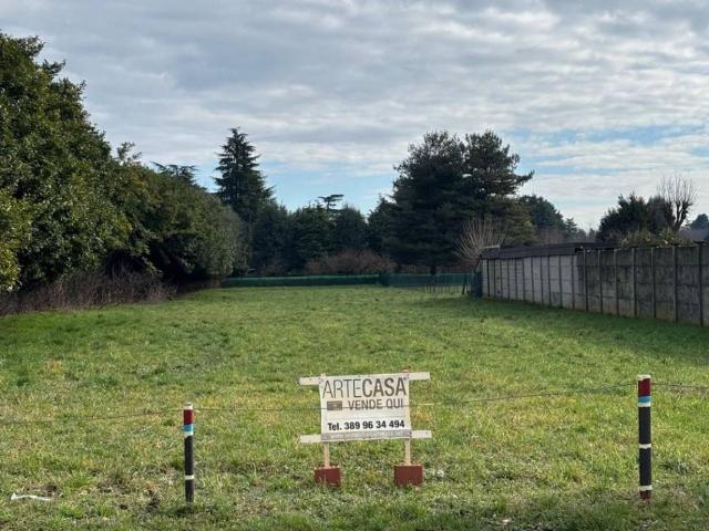 Terreno in vendita a Carate Brianza, Monza e della Brianza