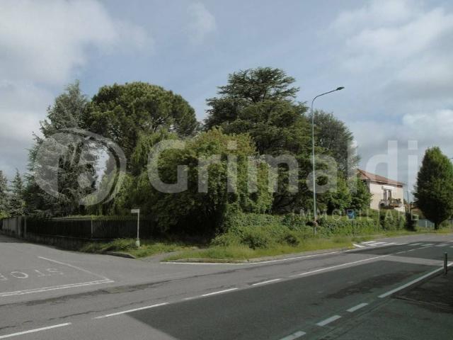 Terreno in vendita a Carate Brianza, Monza e della Brianza