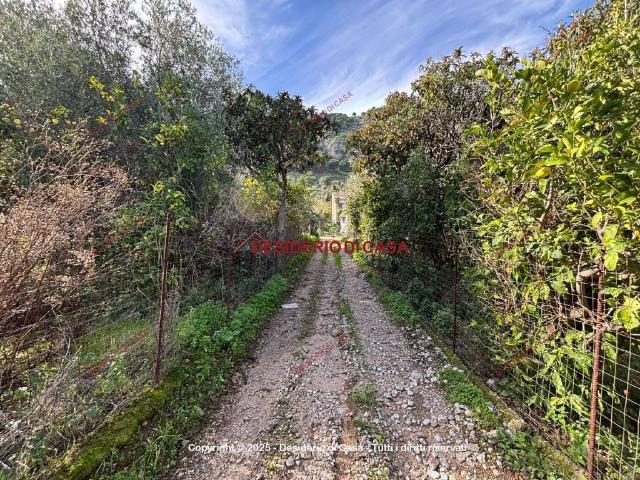 Terreno in vendita a Carini, Sicilia