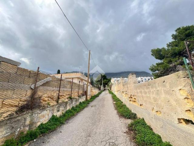 Terreno in vendita a Carini, Sicilia