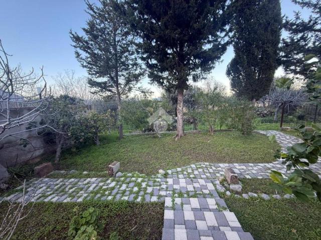 Terreno in vendita a Carini, Sicilia