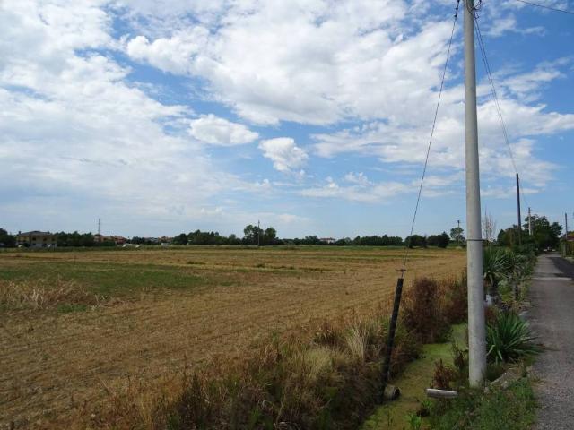 Terreno in vendita a Carlino, Friuli-Venezia Giulia