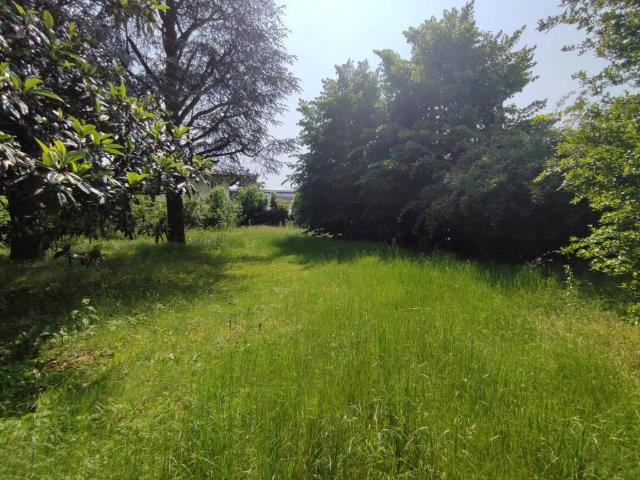 Terreno in vendita a Carugo, Lombardia