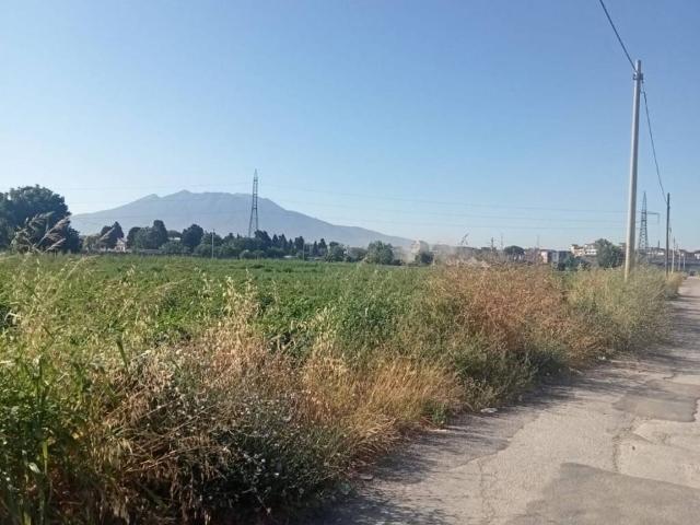 Terreno in vendita a Afragola, Campania