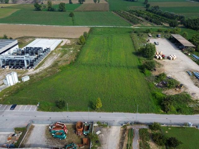 Terreno in vendita a Casalromano, Lombardia