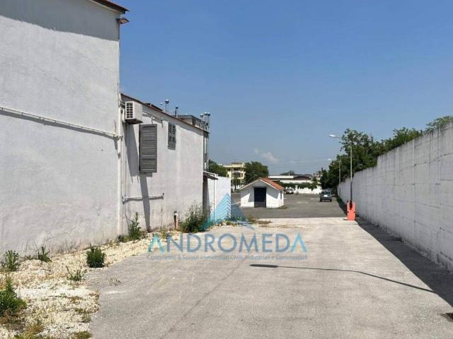 Terreno in vendita a Casandrino, Campania