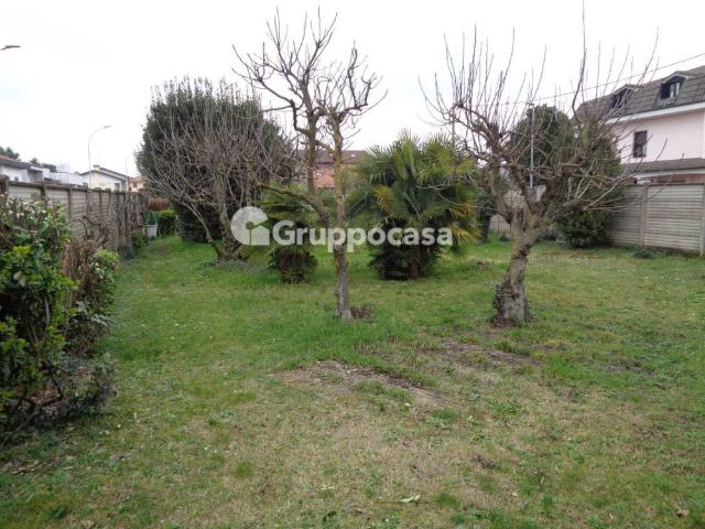 Terreno in vendita a Casorezzo, Lombardia