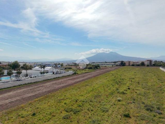 Terreno in vendita a Casoria, Campania