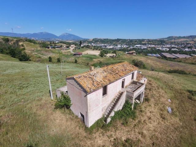 Terreno in vendita a Castellalto, Abruzzo