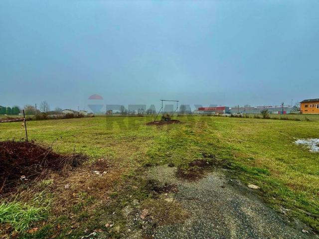 Terreno in vendita a Cava Manara, Lombardia