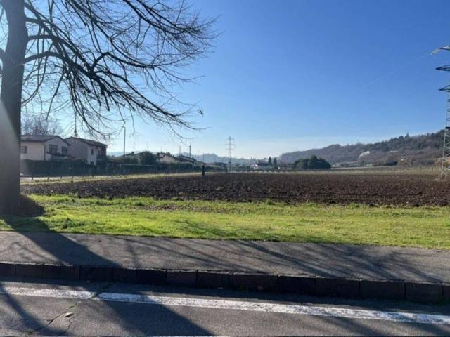Terreno in vendita a Cavaion Veronese, Veneto