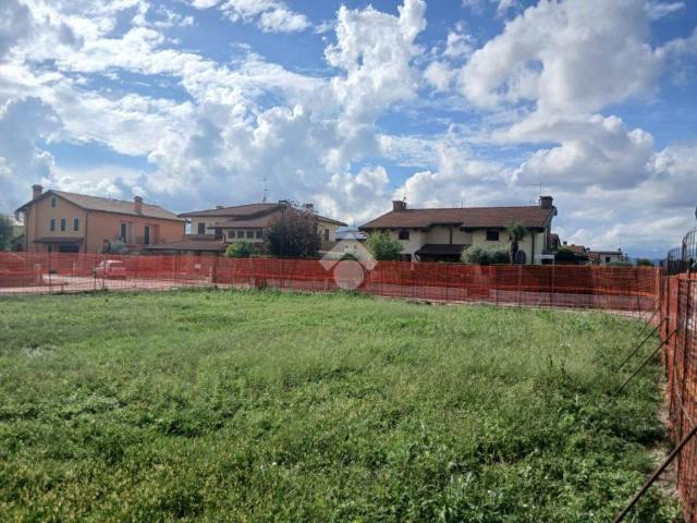 Terreno in vendita a Cervarese Santa Croce, Veneto