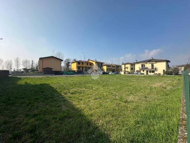 Terreno in vendita a Chieve, Lombardia