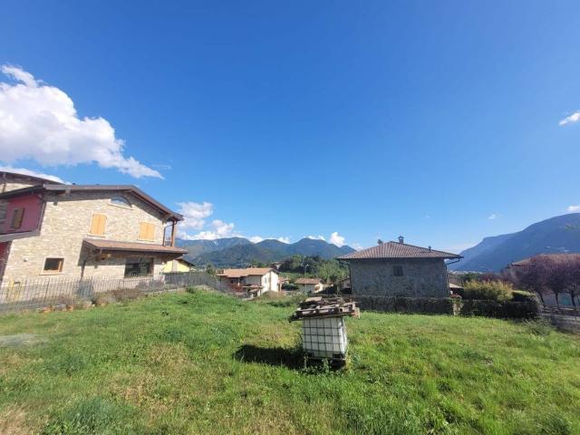 Terreno in vendita a Clusone, Lombardia