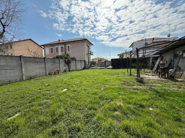 Terreno in vendita a Cogliate, Lombardia
