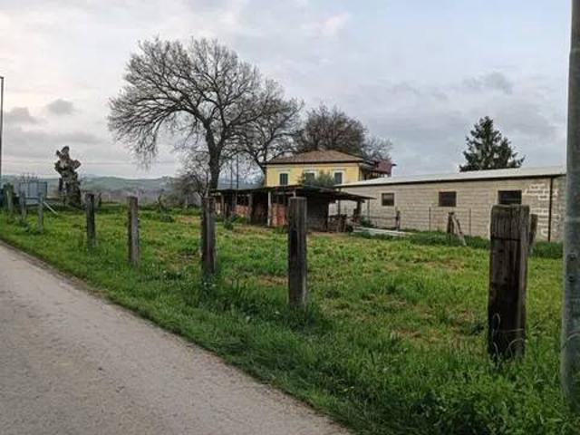 Terreno in vendita a Collecorvino, Abruzzo