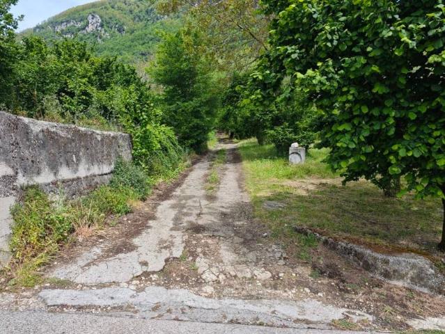 Terreno in vendita a Contrada, Campania