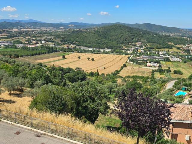 Terreno in vendita a Corciano, Umbria