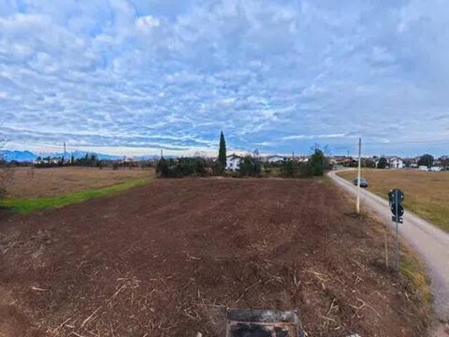 Terreno in vendita a Cordenons, Friuli-Venezia Giulia