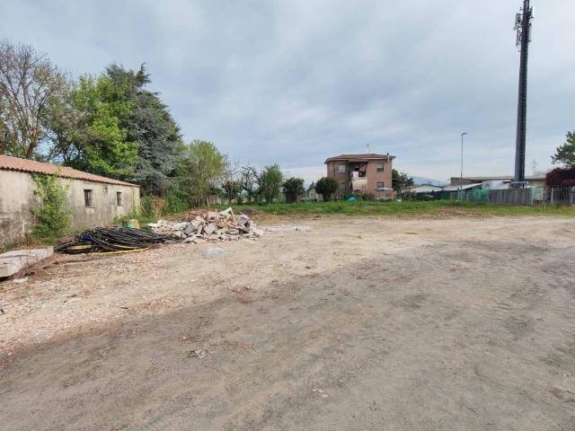 Terreno in vendita a Cornate D'adda, Lombardia