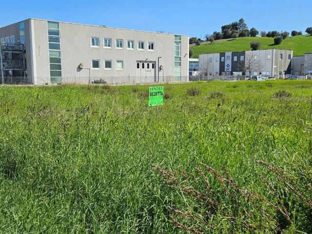 Terreno in vendita a Zona industriale Corridonia, Marche