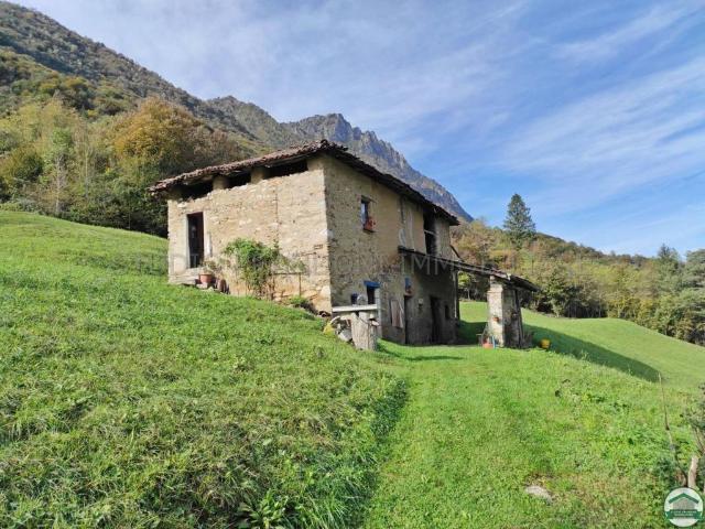 Terreno in vendita a Cortenova, Lombardia