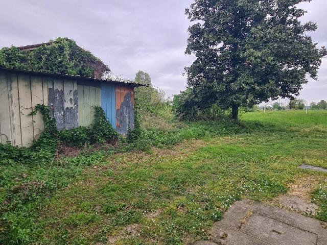 Terreno in vendita a Crespiatica, Lombardia