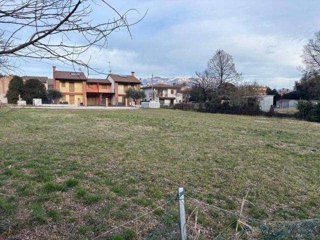 Terreno in vendita a Crocetta Del Montello, Veneto