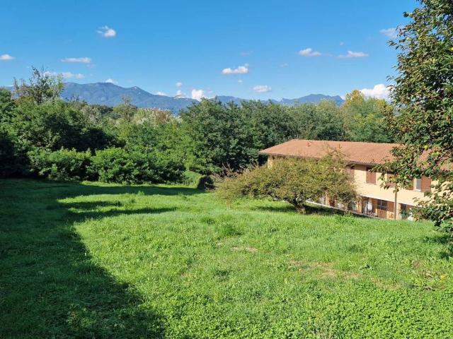 Terreno in vendita a Daverio, Lombardia