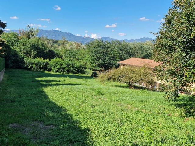 Terreno in vendita a Daverio, Lombardia