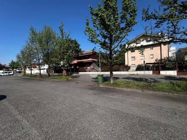 Terreno in vendita a Prati, Desio