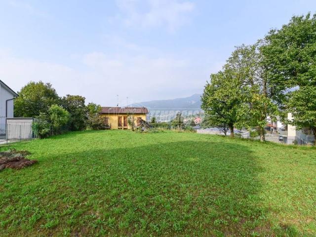 Terreno in vendita a Crevenna, Erba