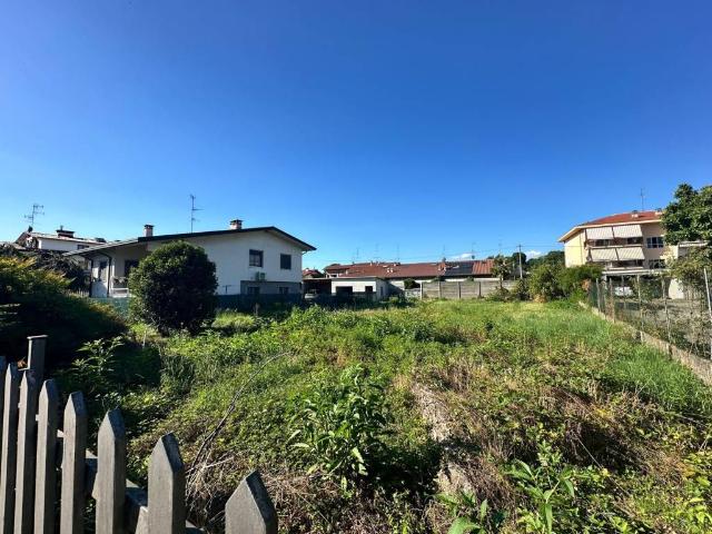 Terreno in vendita a Ferno, Varese