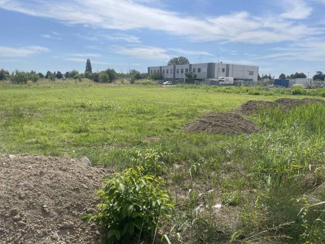 Terreno in vendita a Ferrara, Reggio Emilia