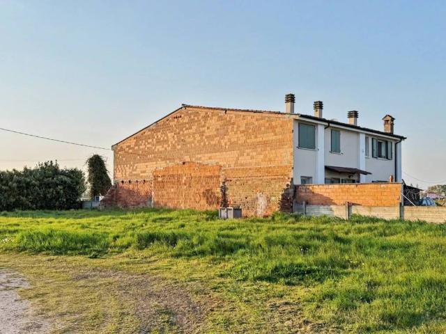Terreno in vendita a Ferrara, Reggio Emilia