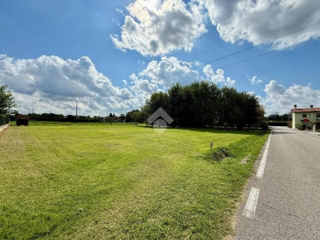 Terreno in vendita a Fiume Veneto, Friuli-Venezia Giulia
