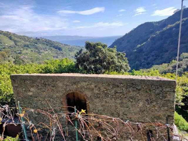 Terreno in vendita a Fiumedinisi, Sicilia