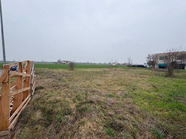 Terreno in vendita a Fossano, Cuneo