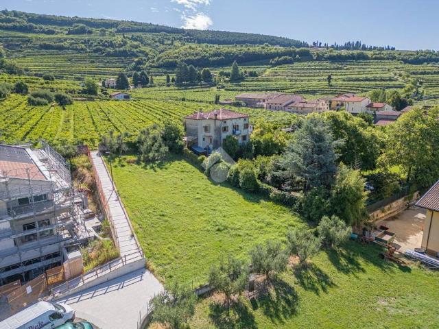Terreno in vendita a Fumane, Veneto